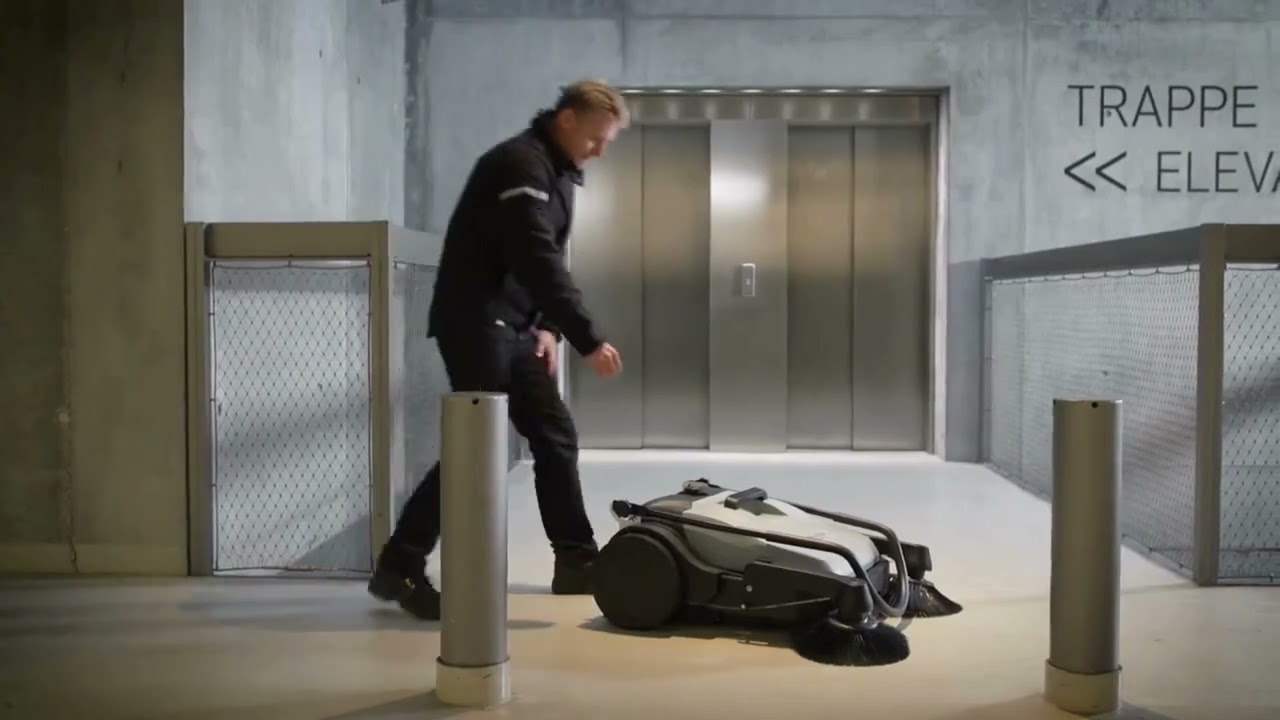 Nilfisk SW250 Walk-Behind Manual Sweeper