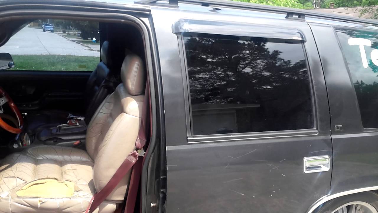 DJ's Chevy Tahoe - Interior Flex Action