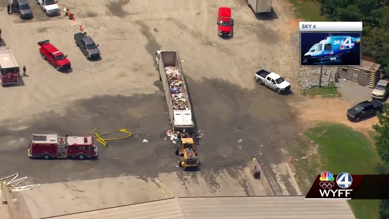Tractor-trailer containing batteries catches fire in Spartanburg - YouTube