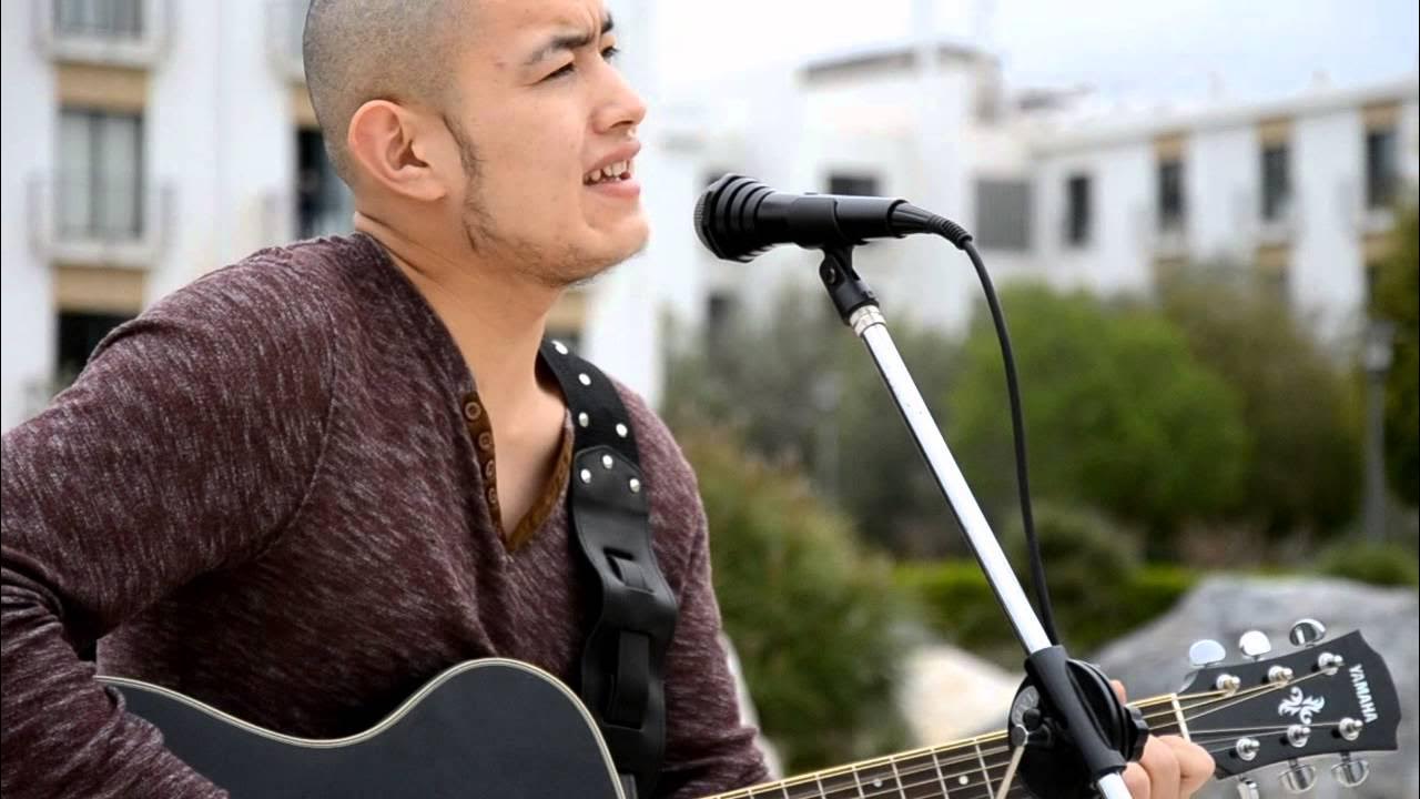 Ол оны менің есегіме терең итеріп жіберді