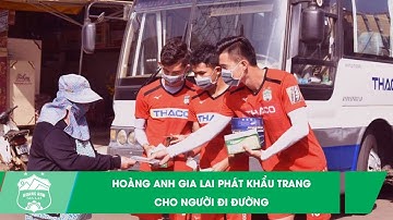 Theo chân Tuấn Anh, Văn Toàn,.. trong chiến dịch nhân văn | Phát khẩu trang cho người đi đường