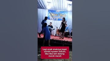 Momen lucu ketika suami nyawer biduan dilabrak Istrinya.
