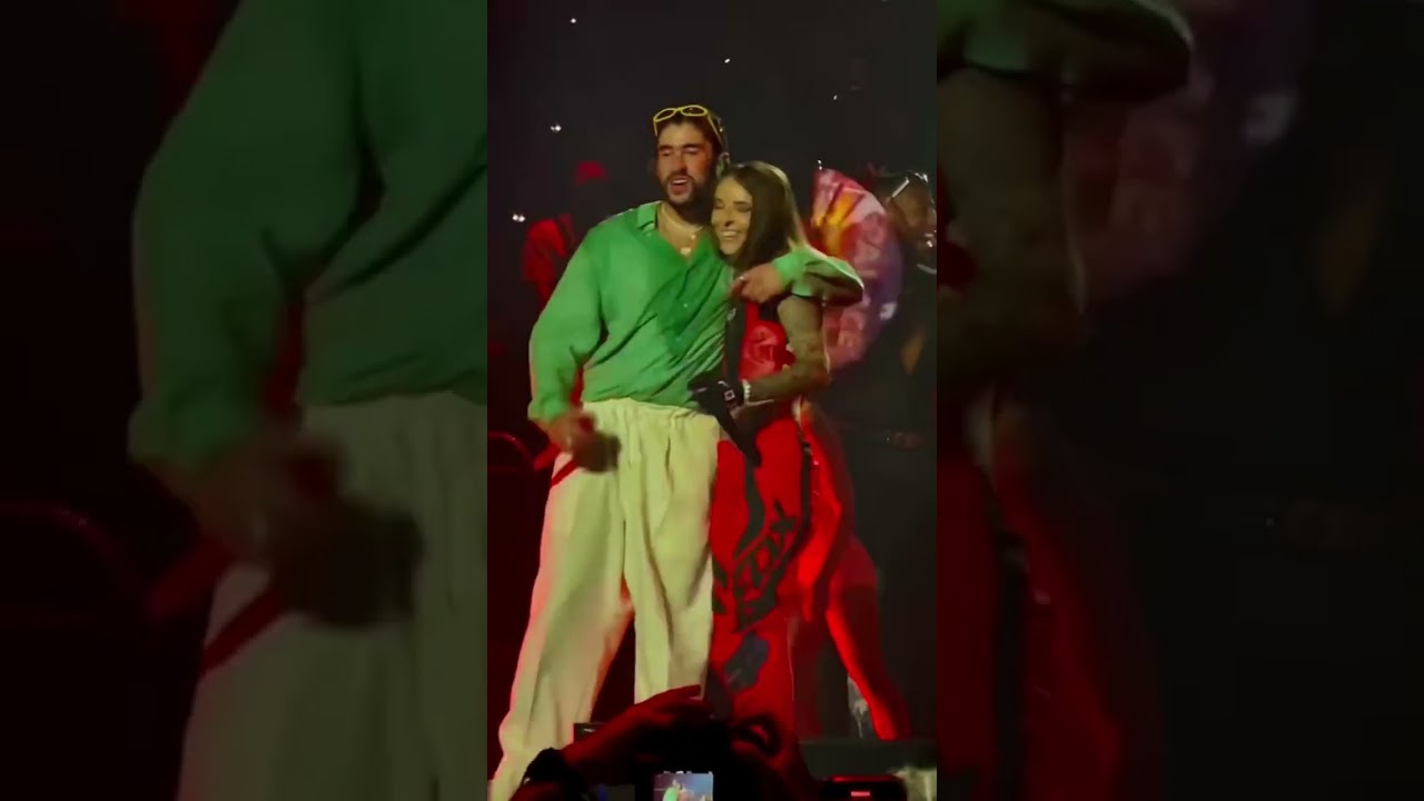 Bad Bunny y Young Miko cantando en el Choli 🔥