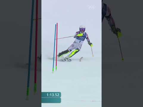 Loic Meillard clinches gold for Team Switzerland in the #AlpineSkiing men’s slalom!