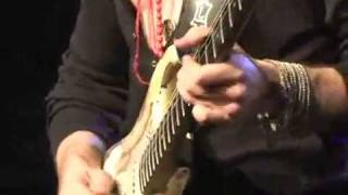 YouTube        - Yngwie Checking Out Philip Sayce @ Fender_NAMM 2009.mp4