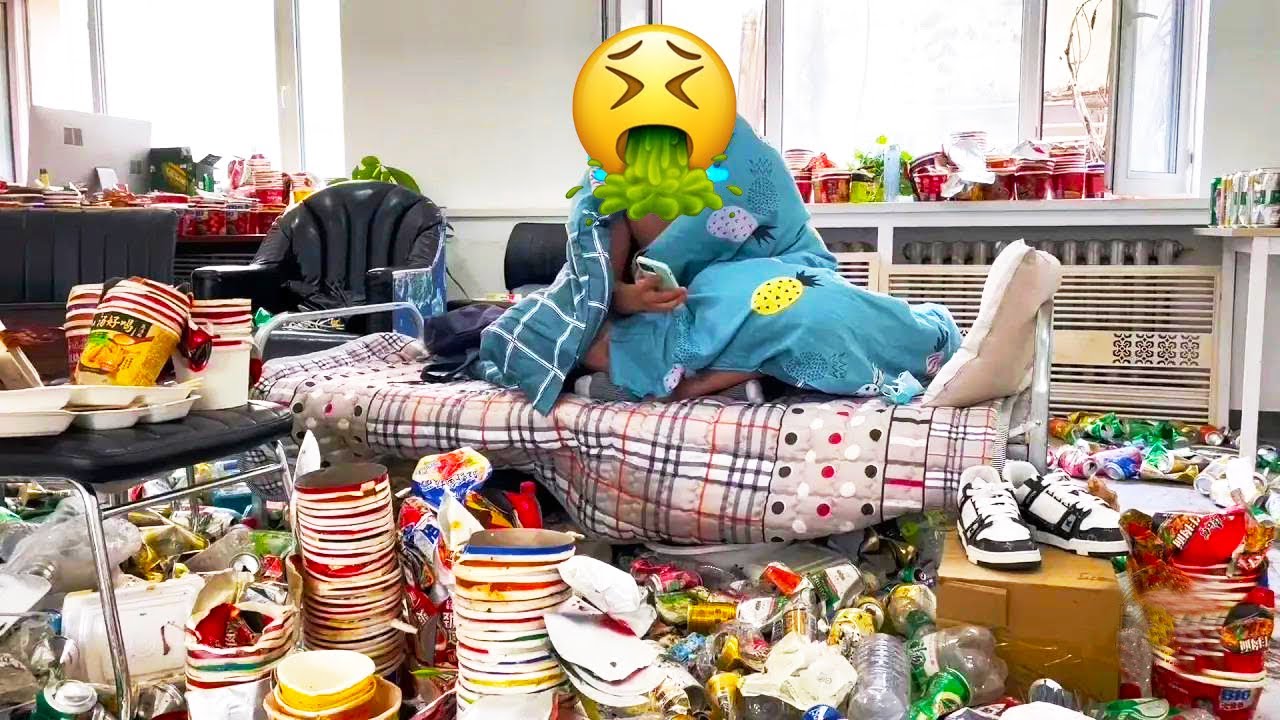 😰WE NEED TO CLEAN UP THIS OLD, DIRTY YARD.🤮THIS PLACE IS ALREADY HOME TO MANY SMALL ANIMALS！