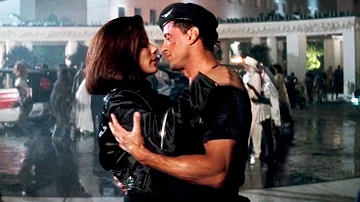 Sylvester Stallone and Sandra Bullock kiss scene