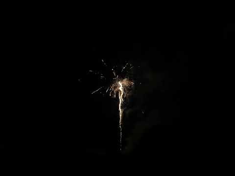 Auf YouTube findest du die angesagtesten Videos und Tracks. Außerdem kannst du eigene Inhalte hochladen und mit Freunden oder gleich der ganzen Welt teilen.