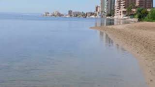 Meer der Stille. Nicht in den Tropen, sondern in Europa. Spanien La Manga del Mar Menor im Juli 2025