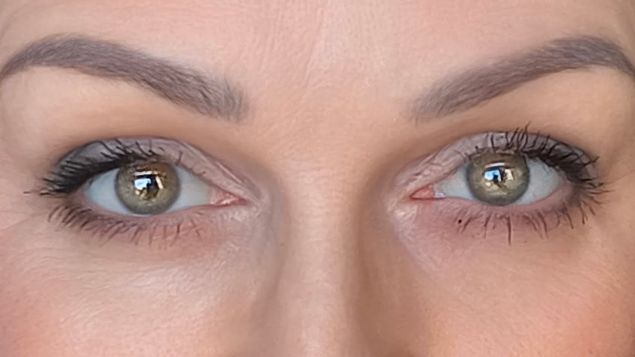 Správně líčení řas, které lichotí oku a podtrhne jeho tvar.