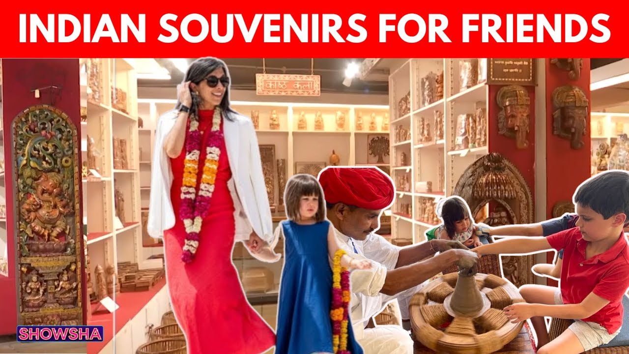 Вице-президент США Джей Ди Вэнс и его жена Уша Вэнс покупают индийские изделия ручной работы, мес...