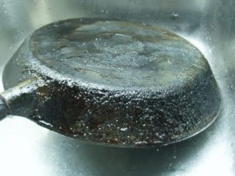 Как очистить от застарелого нагара сковороды из разных материалов