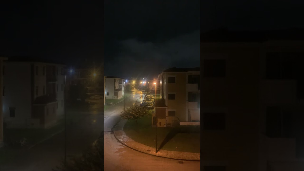 Lightening Strikes Over Radio AM Frequency (Naples, Italy)