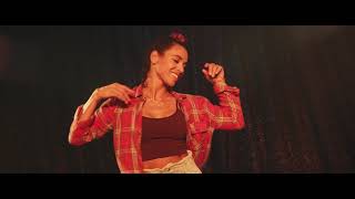 Смотреть клип 77 Bombay Street - Karaoke Girl