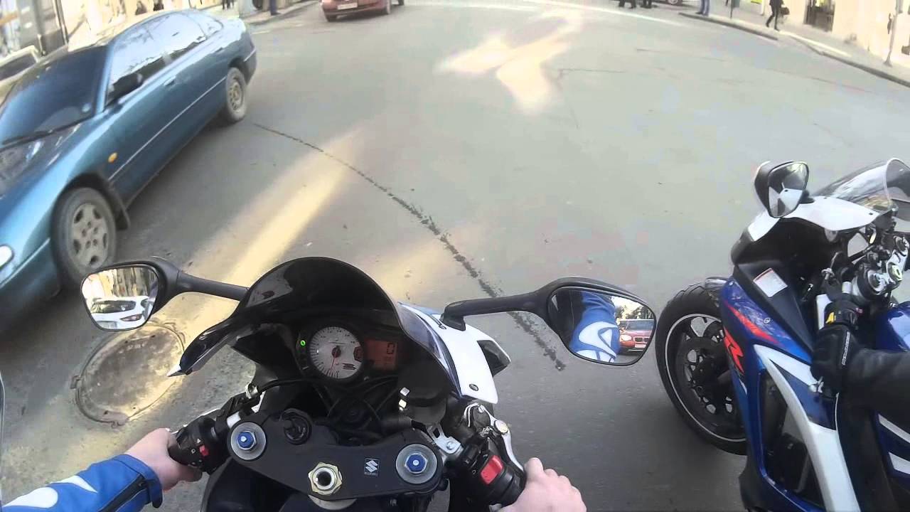 что лучше honda cbr600rr suzuki gsxr 600 что лучше honda cbr600rr suzuki gsxr 600