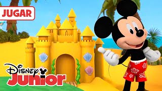 MICKEY & YO: El castillo de arena de Mickey ⛱️ | JUGAR CON MICKEY | @DisneyJuniorES