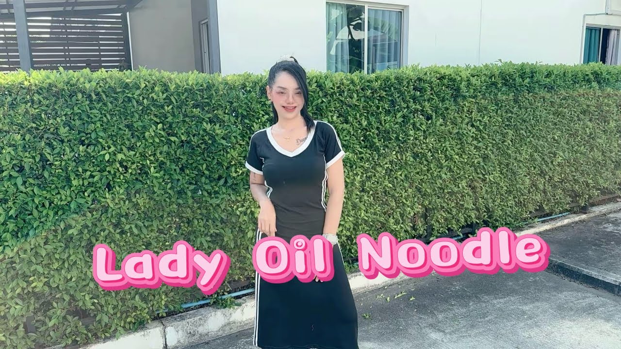 Lady Oil Noodle Shop in Bangkok - Thai Street Food