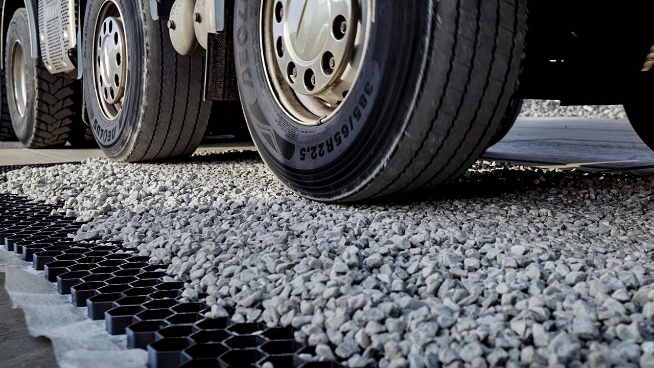 Driving on EuroGravel Gravel Grids with a wheelchair