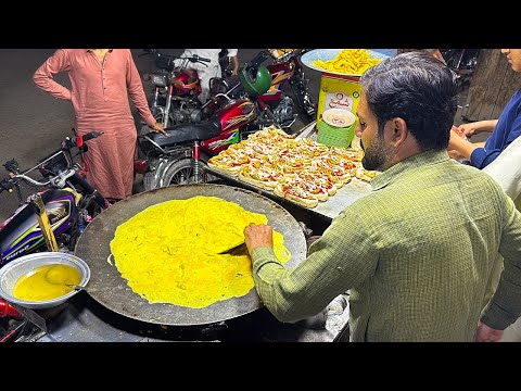PEOPLE ARE CRAZY 7:50 PM FOR BURGER KING FAST MAKER IN PESHAWAR Fast Street Food Workers