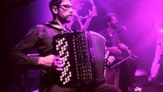 Vicolo Klezmer (Medley) - Barcelona Gipsy balKan Orchestra - Live Officine Corsare - Torino 2016 chords