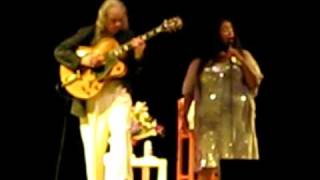 Tuck & Patti - Learning how to fly (live in Cecina)