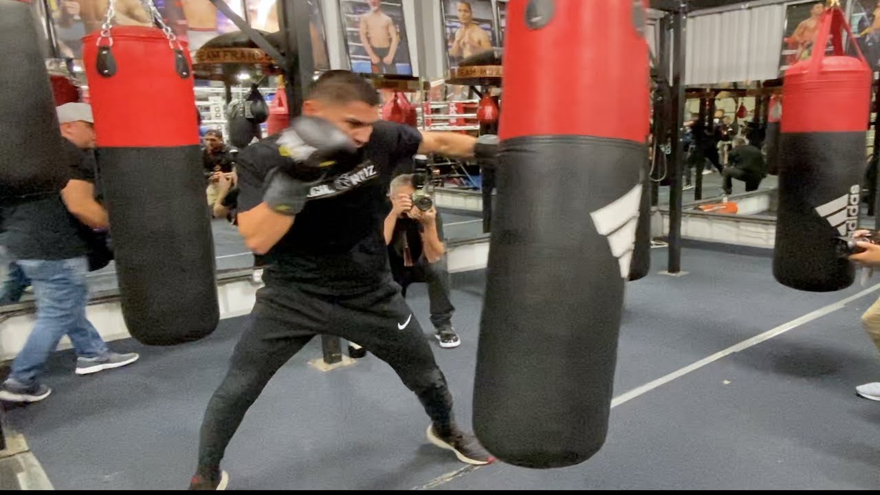 DAMN! Vergil Ortiz Jr. SMASHES the heavy bag; shows HOW Canelo caught Kovalev with DEVASTATING KO
