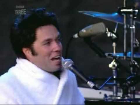 Rufus & Martha Wainwright - Hallelujah - Glastonbury 2007