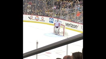 Penguins fans sing song Holtby | 02/02/18