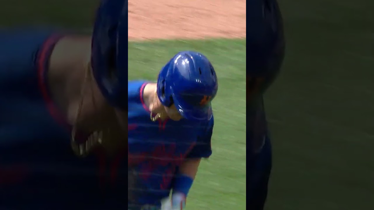 A.J. Ewing goes yard! 😤