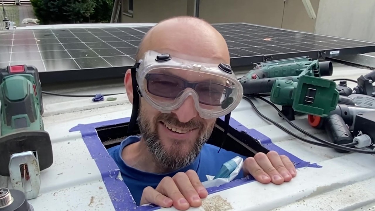 Najtańsze samochodowe okno dachowe z wentylatorem i oświetleniem i wielka dziura w dachu Radiobusa