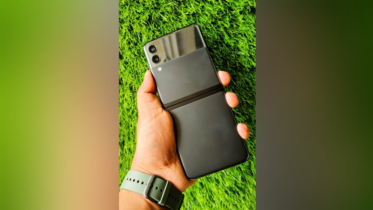 Samsung Galaxy Z Flip 3 Phantom Black Hands On #shorts #shortsvideo #youtubeshorts #galaxyzflip3