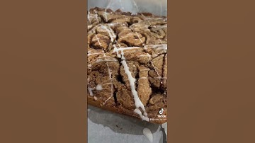 Cinnamon Roll Blondie Bars