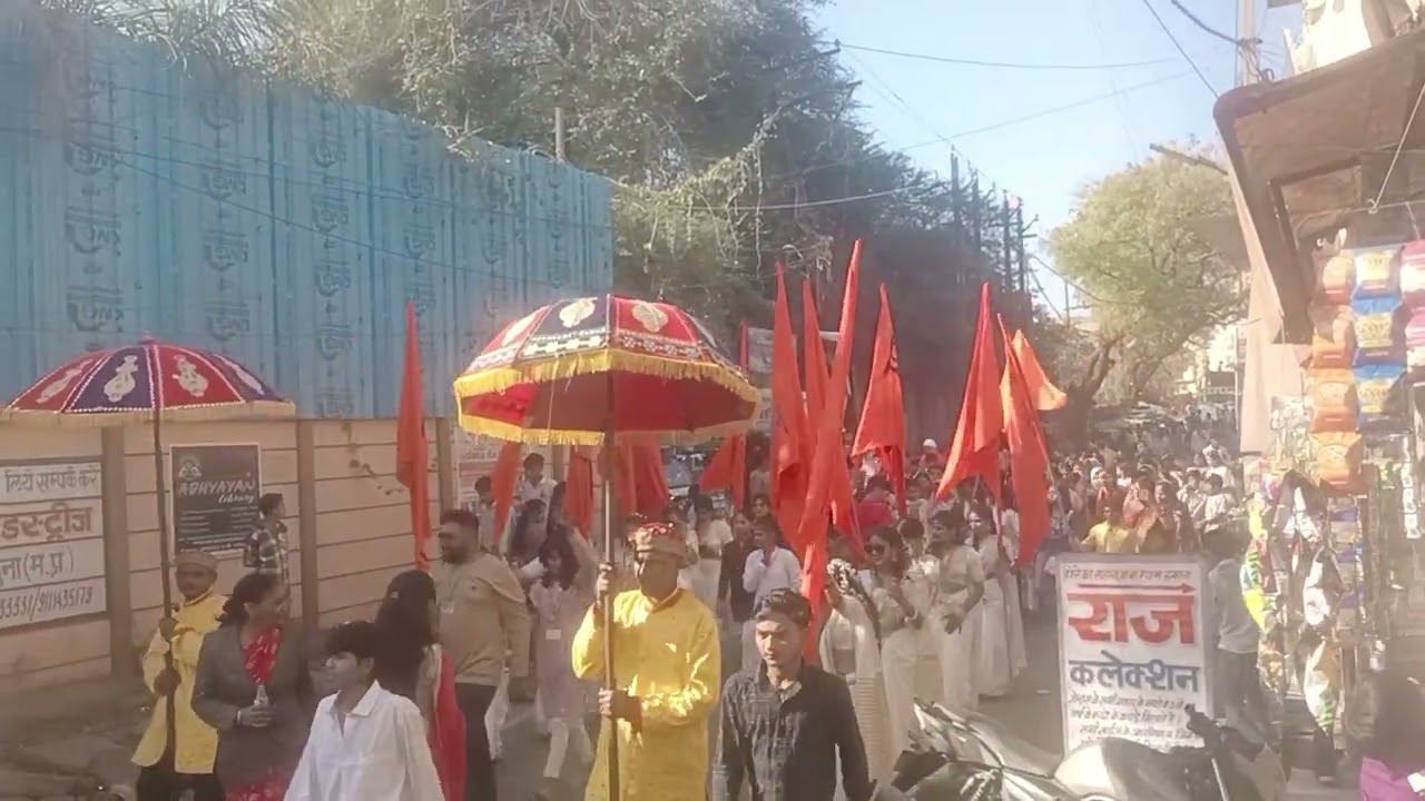 महाकाल की रैली निकलती हुई 