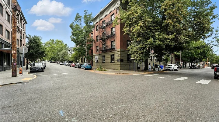 2109 NW Irving St, Portland, OR