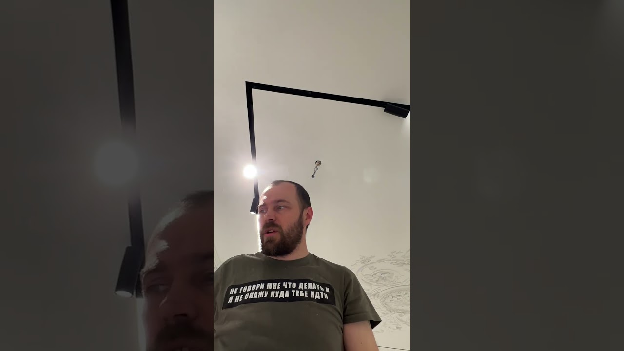 В видео наглядно показываем каким образом вставляется датчик с пружинным механизмом в потолок, и каким образом он подключается к шине умного дома
