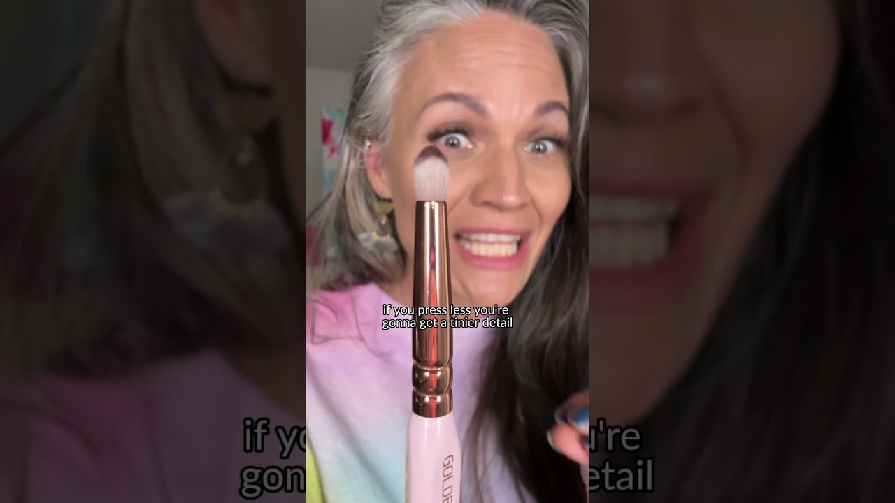 Объясняем, как пользоваться кистями для макияжа, словно вам 5 лет