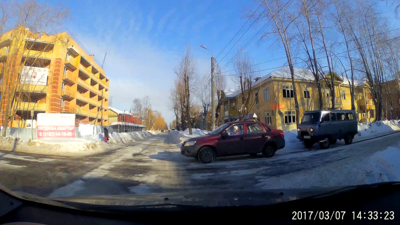 Северодвинск. Равнозначный перекресток - YouTube