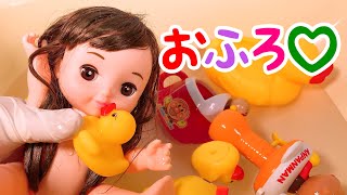 【子供向け】ソランちゃんがお風呂でアンパンマンのおもちゃで遊ぶよ♡後編　お着替え　ふろっピュー　水ピス　アニメ【しつけ】