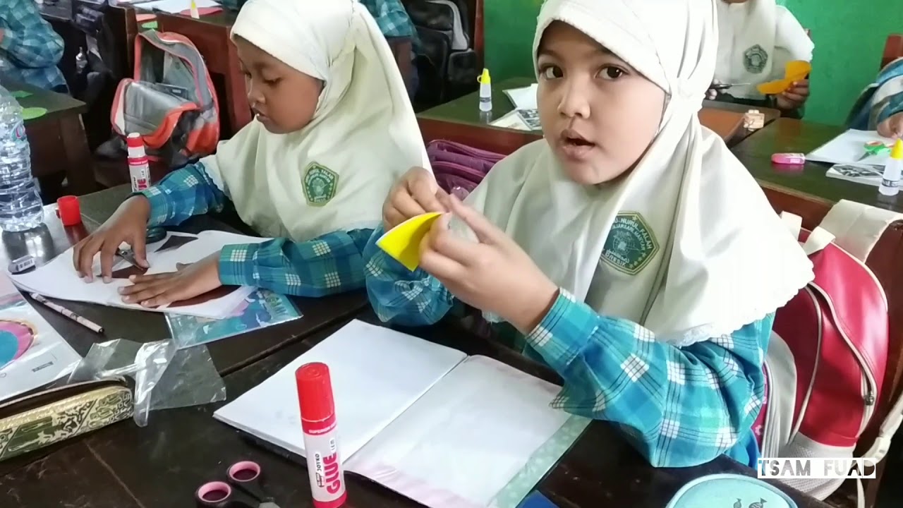 Bilangan Pecahan dengan Media Kertas Lipat 
