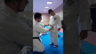 Видео урок как правильно завязывать пояс в каратэ. Видео урок как правильно завязывать пояс в каратэ.