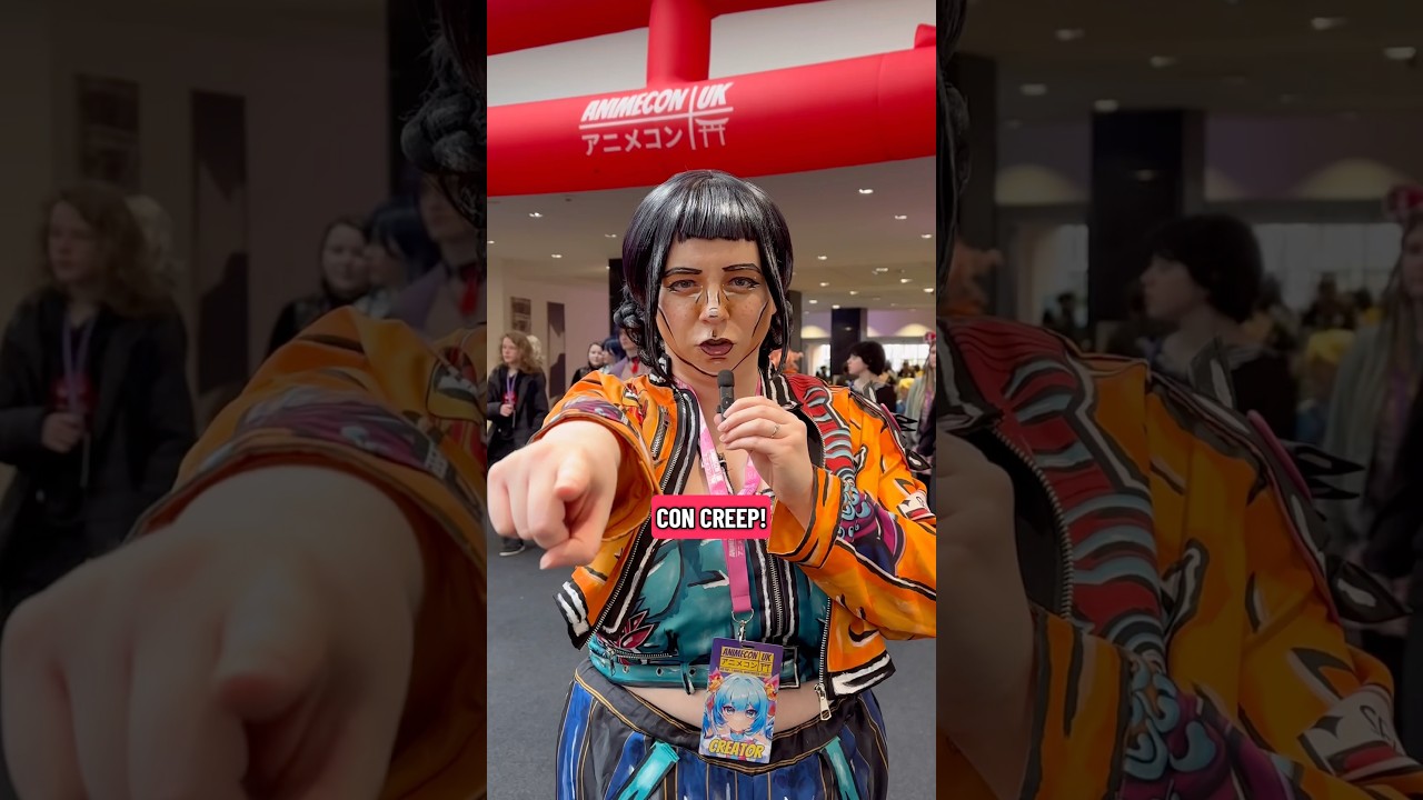 Con creeps 👀 #concreep #comiccon #comicconmeme #animeconvention #cosplaymeme #memes #cosplayers
