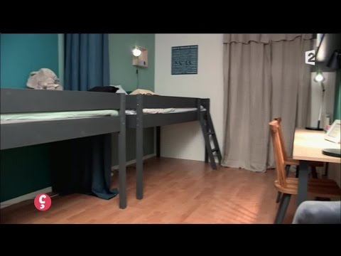 Vidéo: Chambre d'enfants pour deux enfants de sexes différents. Organisation de l'espace de travail et de couchage