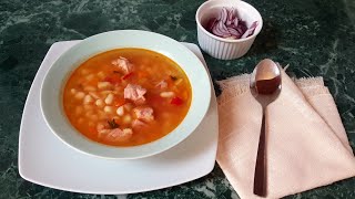 Bean soup with smoked pork chop Ciorbă de fasole boabe cu ciolan afumat