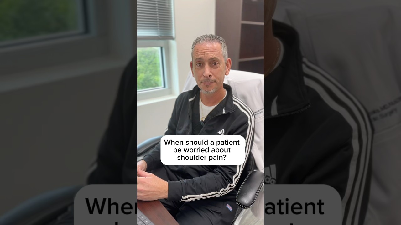 When should a patient be worried about their shoulder pain? 🩻 Dr. Kenneth Brooks explains!