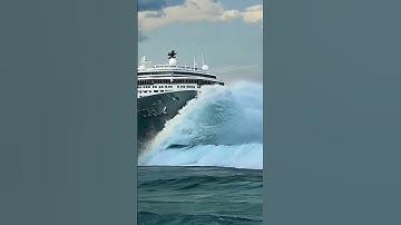 Can the Cruise Ship Survive a Tidal Wave Hitting from the Side? #scaryocean #oceanship #ocean