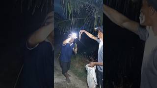 Ngejek temen yang boncos.....