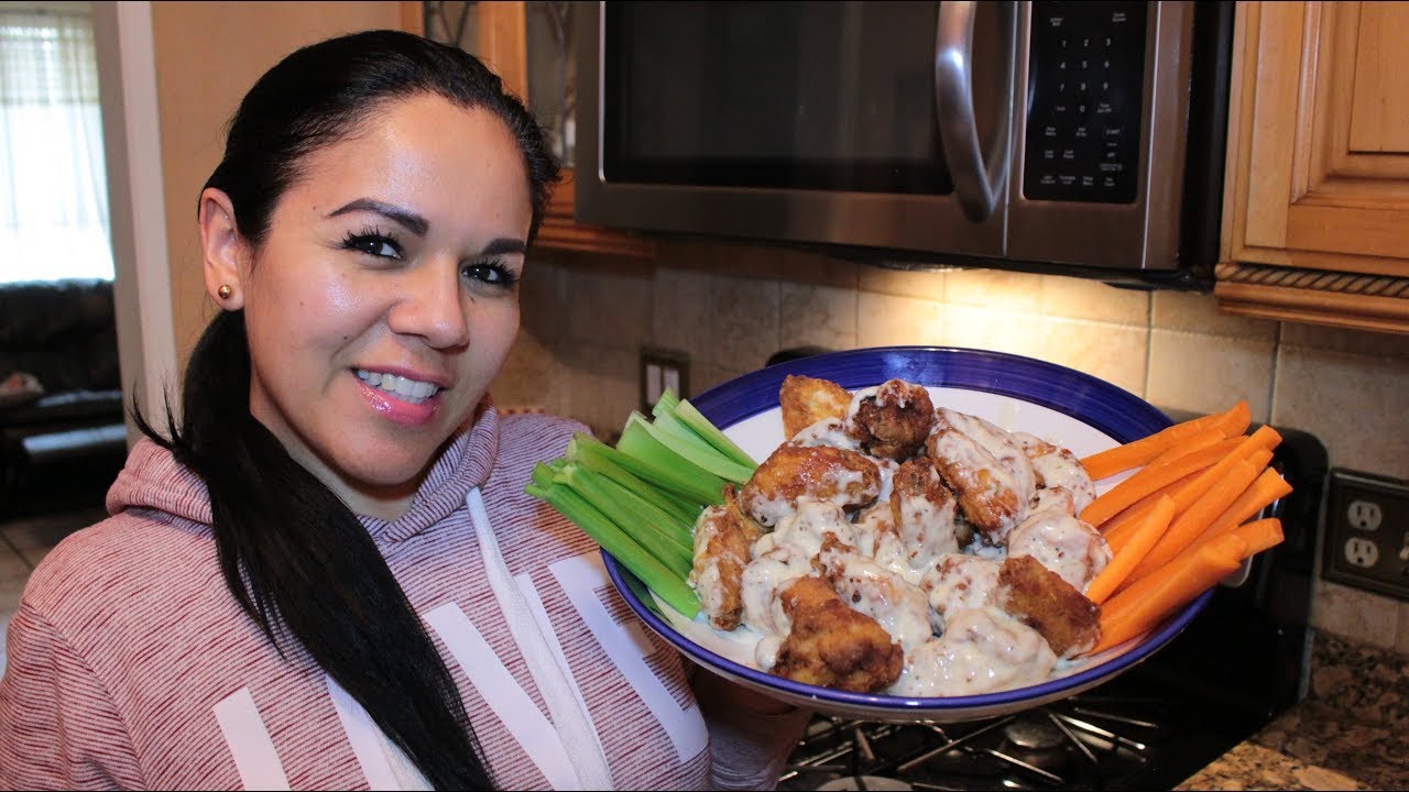 Alitas de pollo al ajo con queso parmesano/garlic parmesan wings! - YouTube