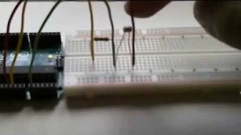 Encendiendo una bombilla dibujada en Processing con info de fotosensor Arduino