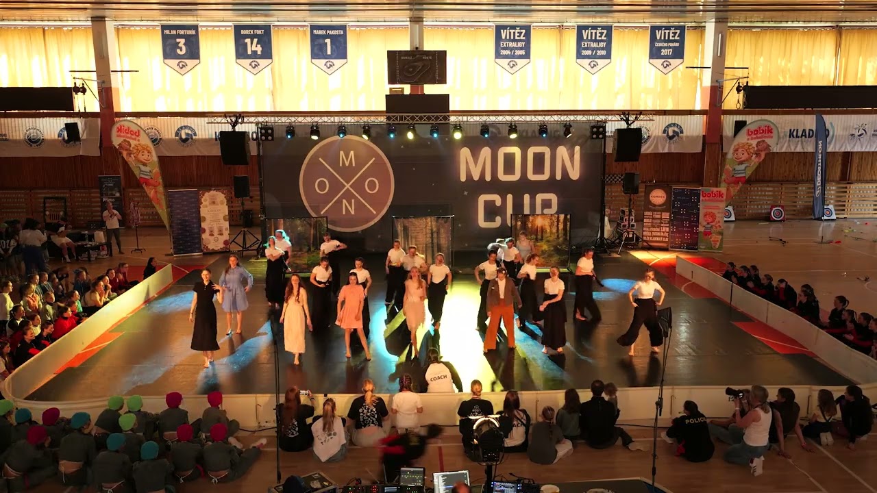 SIROTČINEC SLEČNY PEREGRINOVÉ - TSC Moon