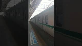 東京メトロ16000系発車 1000形通過